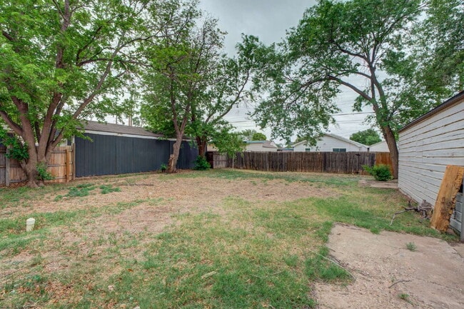 Building Photo - Wonderful updated home! 3/1!