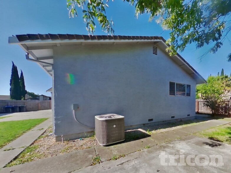 Building Photo - 1104 Waxwing Ln