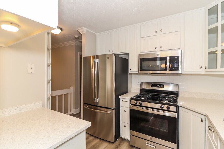Building Photo - 140 Birch Rill Dr