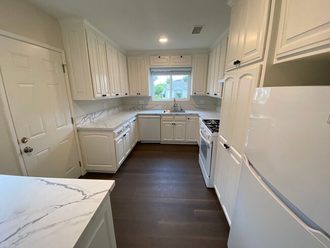 Building Photo - Beautifully Updated Home in the Heart of Central Torrance + Bonus Unit
