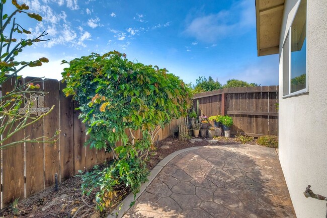 Building Photo - 55 yrs Plus ONLY Community! Lovely and Breathtaking 2 Bed 2 Bath unit in Oceanside