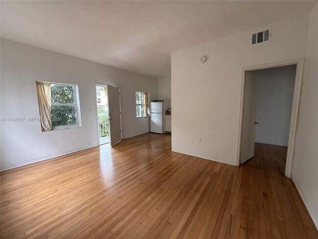 Building Photo - 1011 9th St