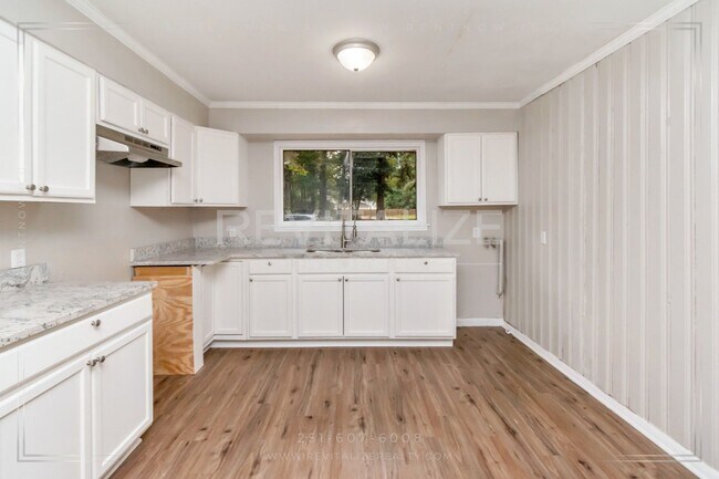 Building Photo - HALF-DEPOSIT SPECIAL! Updated 2 Bed/1 Bath Home in Mobile!