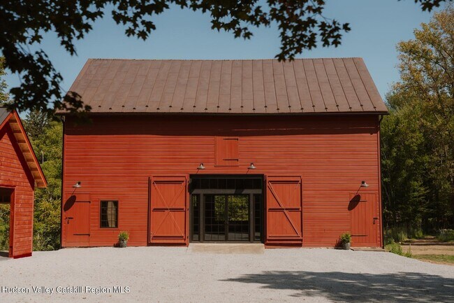 Building Photo - 8000 Albany Post Rd