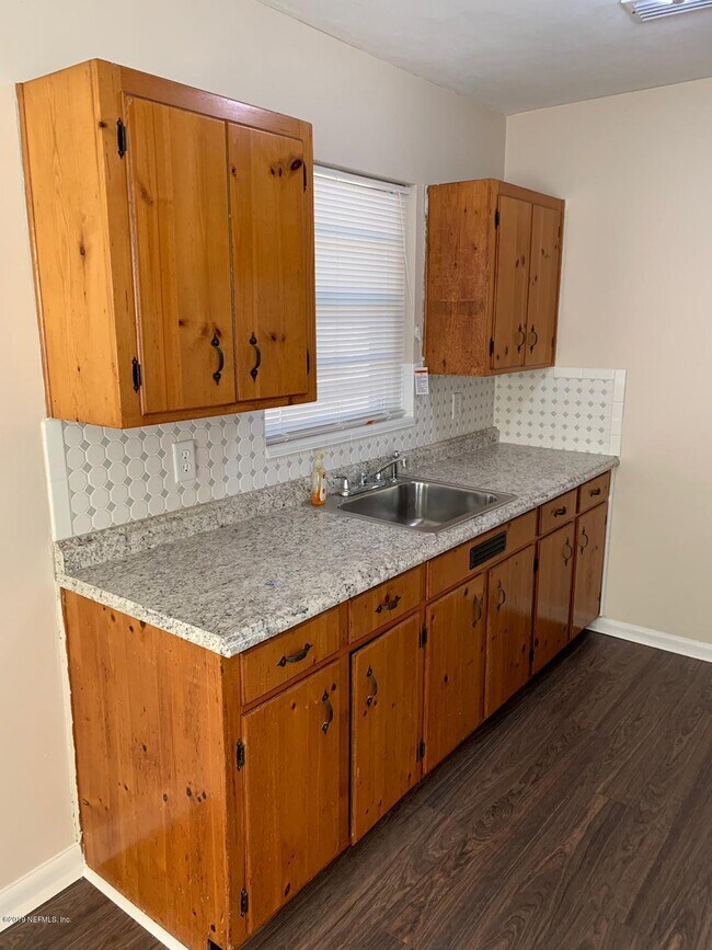 Building Photo - 7503 Merrill Rd