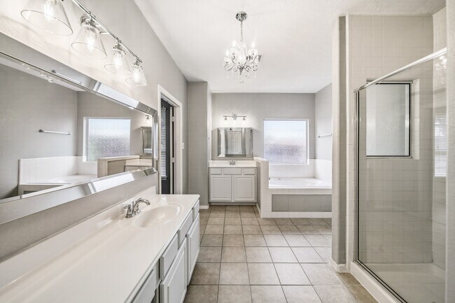 Building Photo - 2711 Wallingford Pnes