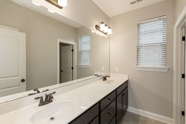 Building Photo - 318 Cornelius Wy