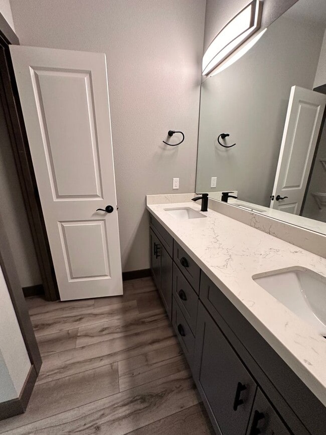 Building Photo - Furnished House in Manson - 4 bedroom/3 bath