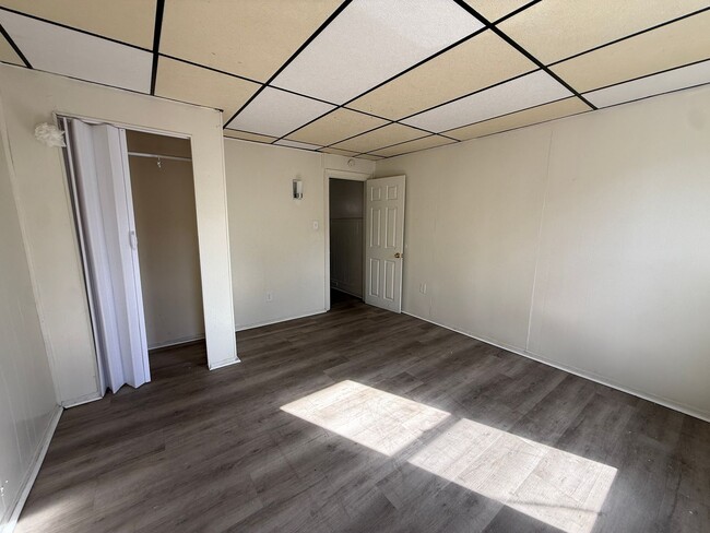 Building Photo - 525 1/2 Elliger Street