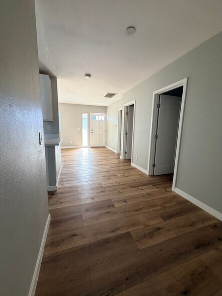 Building Photo - 4033 Linwood Pl