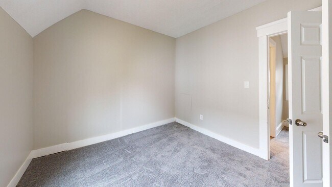 Building Photo - Madison/West Blvd neighborhood: 3 bedroom/1 bath single family home.