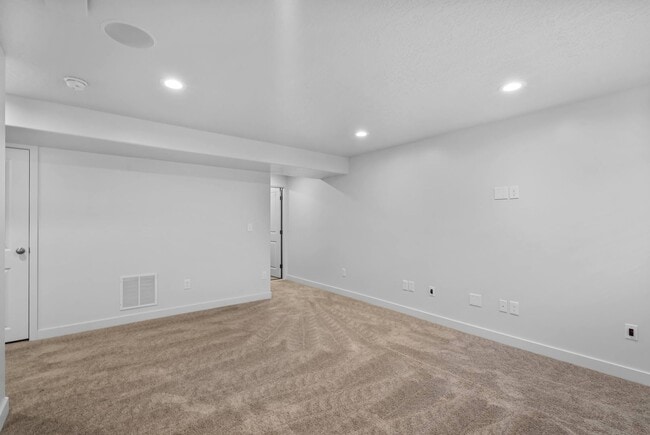 Building Photo - Stunning Row End Townhome In Great Location!