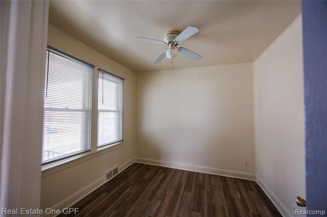 Building Photo - 8242 Maxwell Ave