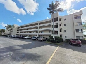 Building Photo - 3154 Via Poinciana