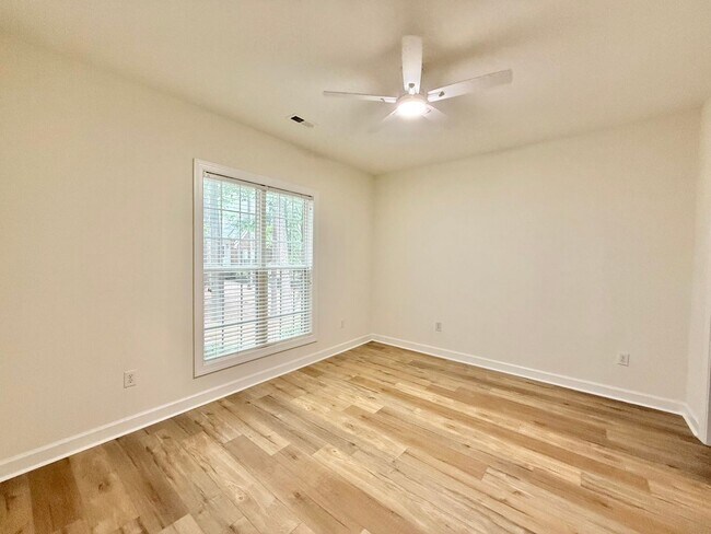 Building Photo - Newly Remodeled 3BD, 3BA Raleigh Townhome ...