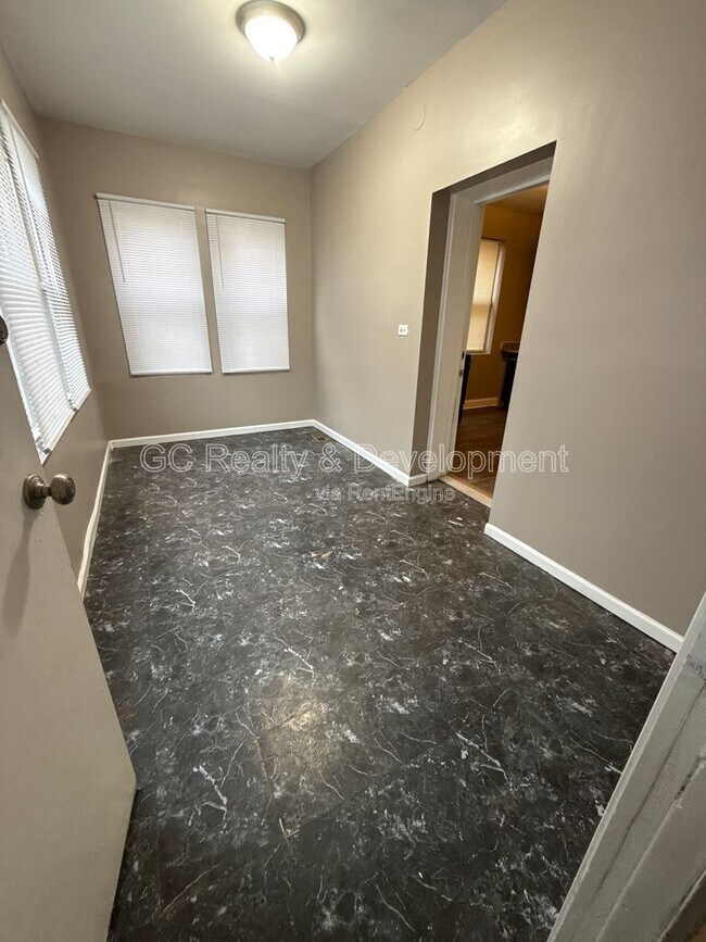 Building Photo - 7323 S Yates Blvd