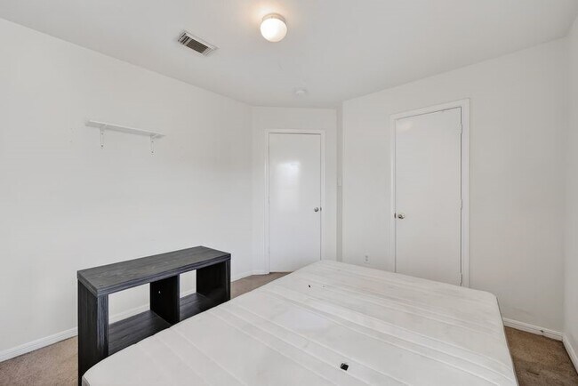 Building Photo - 15903 Timber Chase Dr