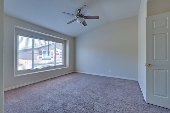 Building Photo - NW 3 bedroom!! Community Pool!! Playground...