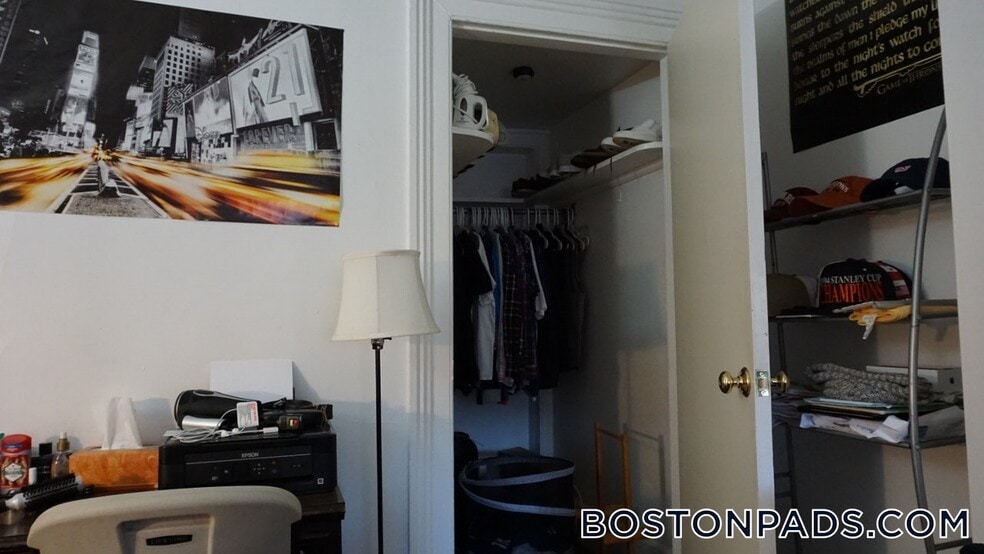 Building Photo - 405 Beacon St