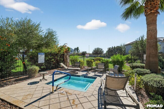 Building Photo - 4060 S Thistle Dr