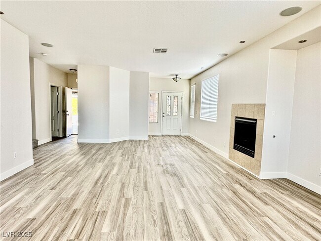 Building Photo - 2773 Drumlanrig St