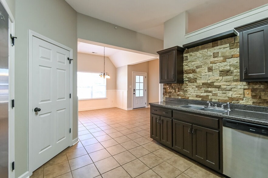 Building Photo - 5899 Antler Trail