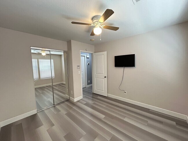 Building Photo - Desirable Split-Level 4-Bedroom Home in Southwest!