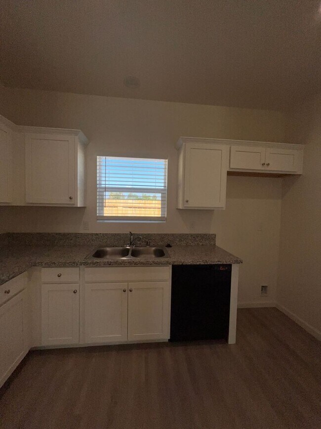 Building Photo - 4214
