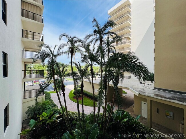 Building Photo - 10044 S Ocean Dr