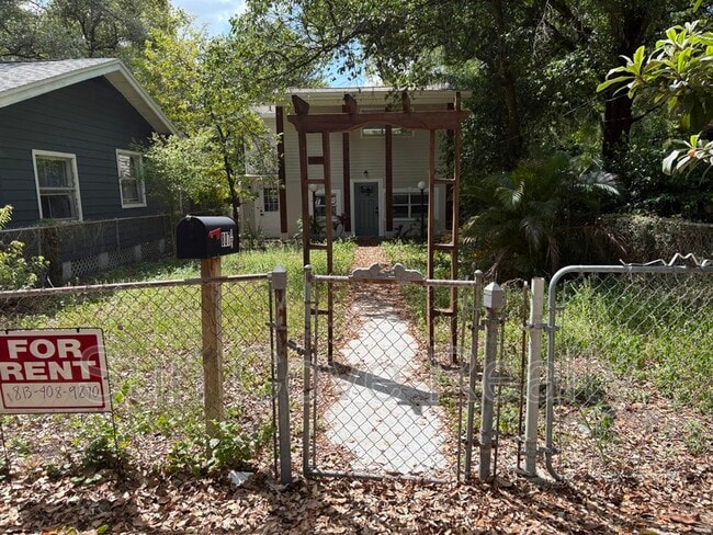 Building Photo - 807 E Genesee St