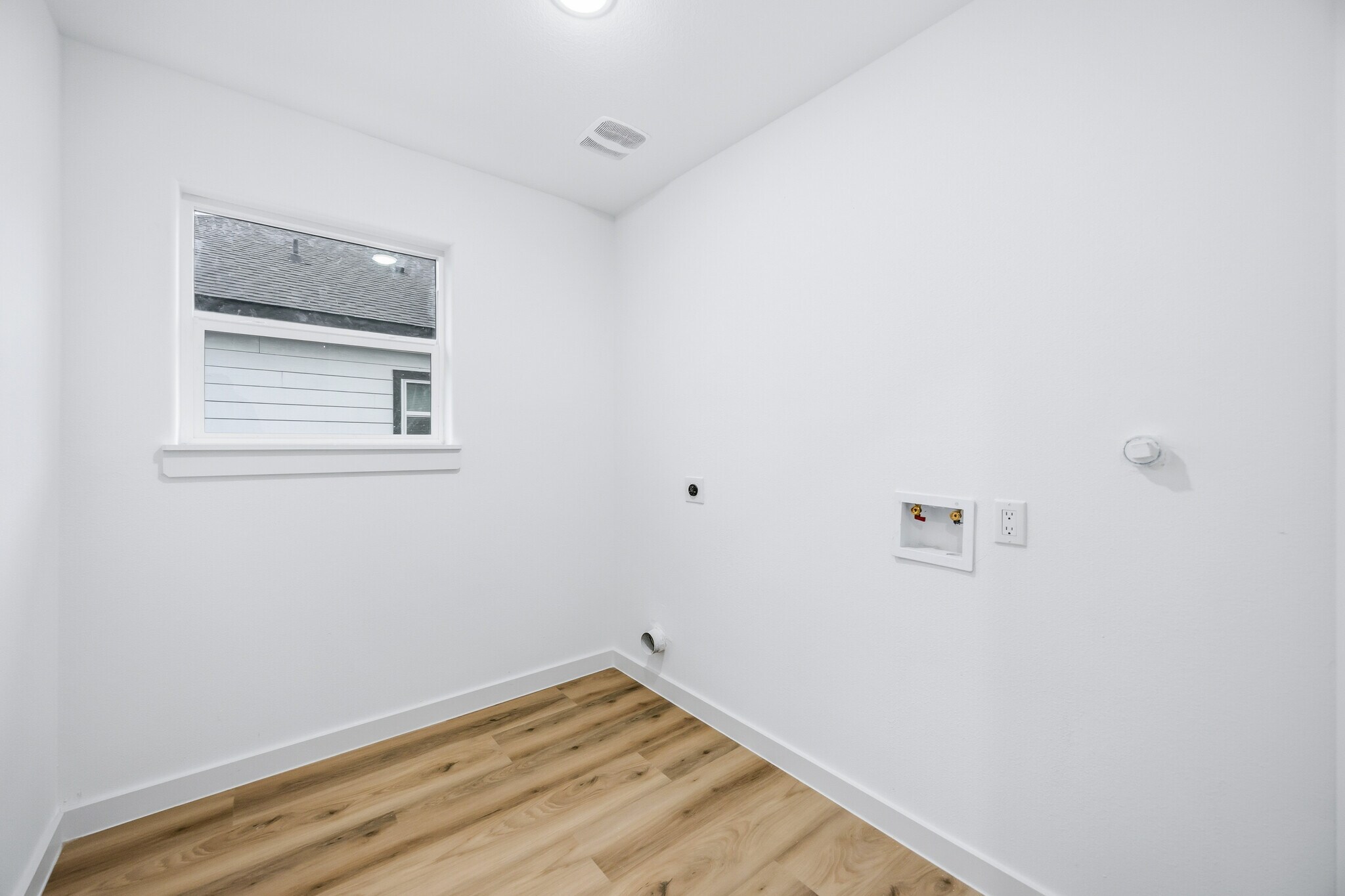 Building Photo - 9316 Sundown Dr