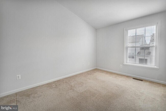Building Photo - 2484 Angeline Dr
