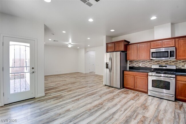 Building Photo - 2613 Romarin Terrace