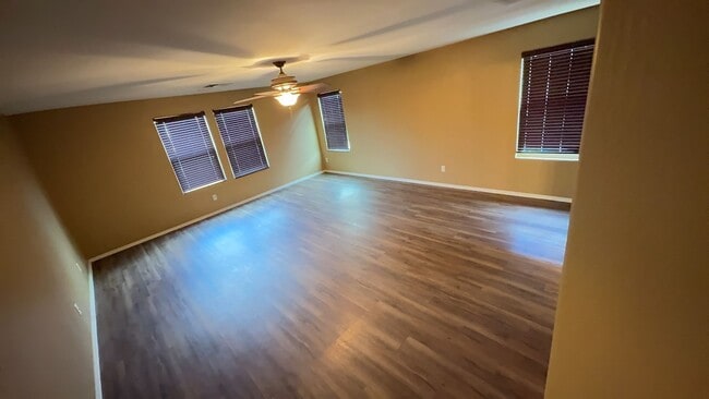 Building Photo - Beautiful 4 Bedroom - 2.5 Bath with Lots of Bonuses - Gilbert