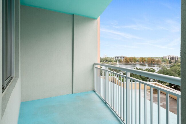 Building Photo - Downtown Orlando One Bedroom with Lake Eola View * * Modernized Waverly Condo