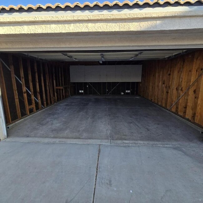 Building Photo - 311 Phyllis Dr