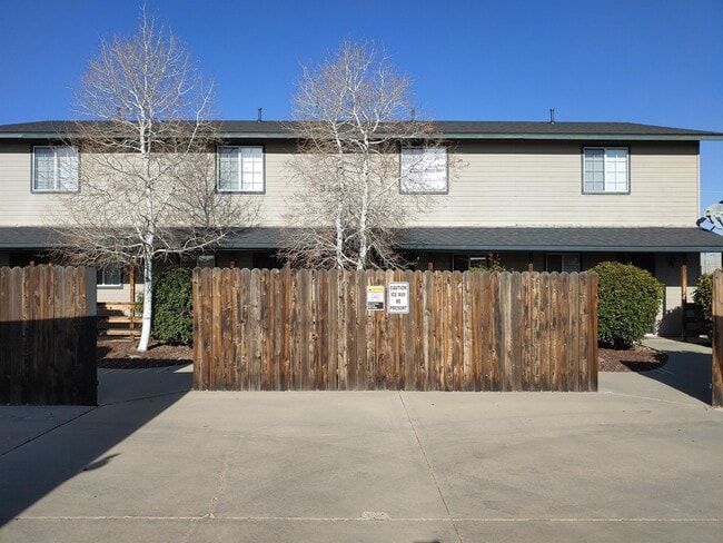 Building Photo - 3148 N Navajo Dr
