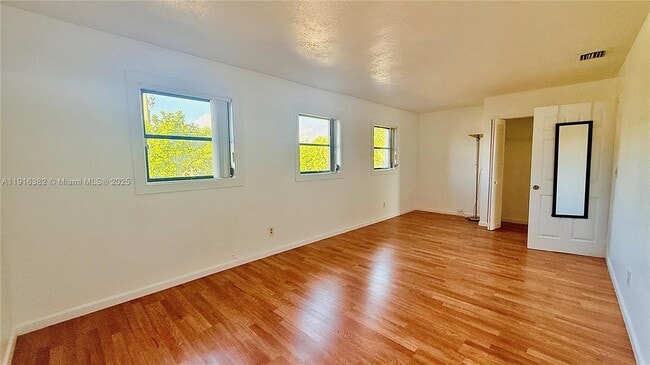 Building Photo - 6969 SW 36th Dr