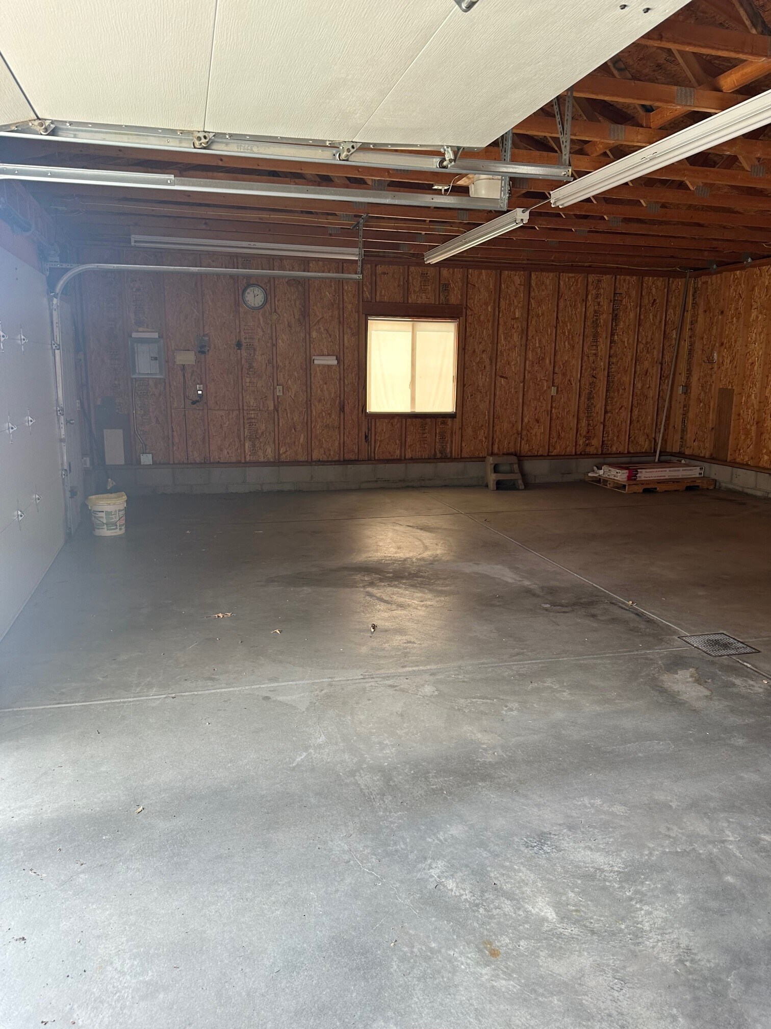 Garage - 865 S 45th St