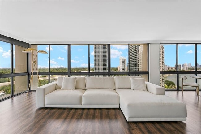 Building Photo - 3301 Bayshore Blvd