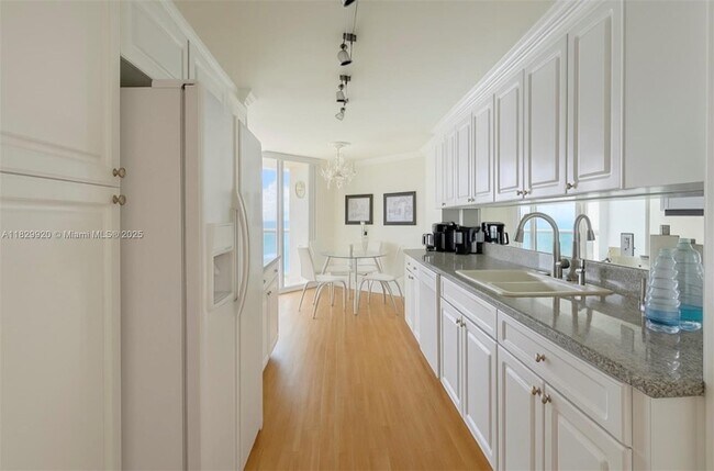 Building Photo - 16711 Collins Ave