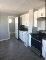 Building Photo - 807 Summer Ave