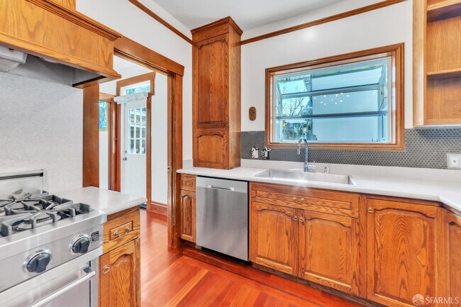 Building Photo - 80 Corona St