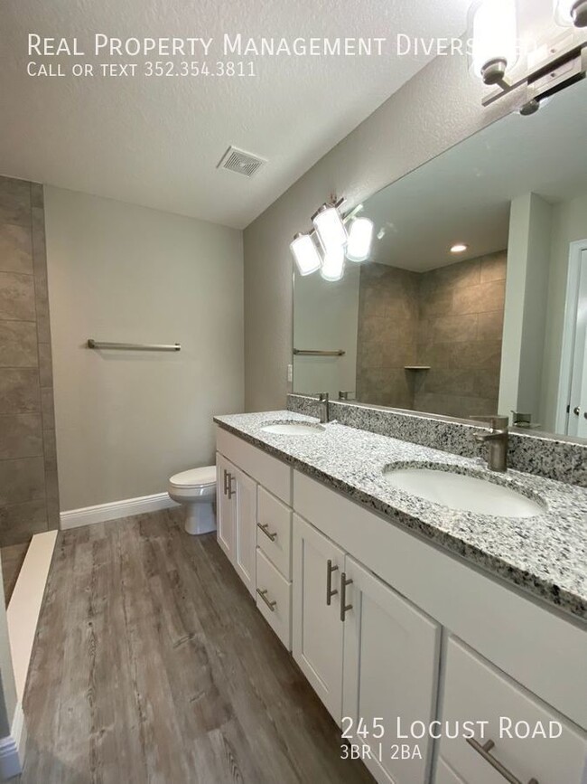 Building Photo - Custom Home - Desirable SE Ocala Neighborh...