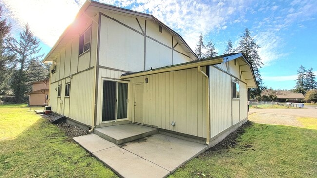 Building Photo - 1510-1512 151ST ST Ct S