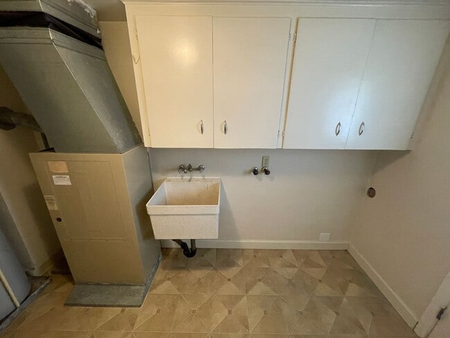 Building Photo - Fantastic SE Salem location!