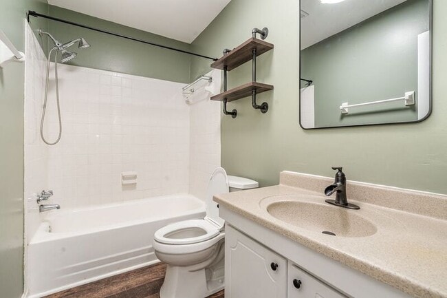 Building Photo - 411 Deerwood Dr
