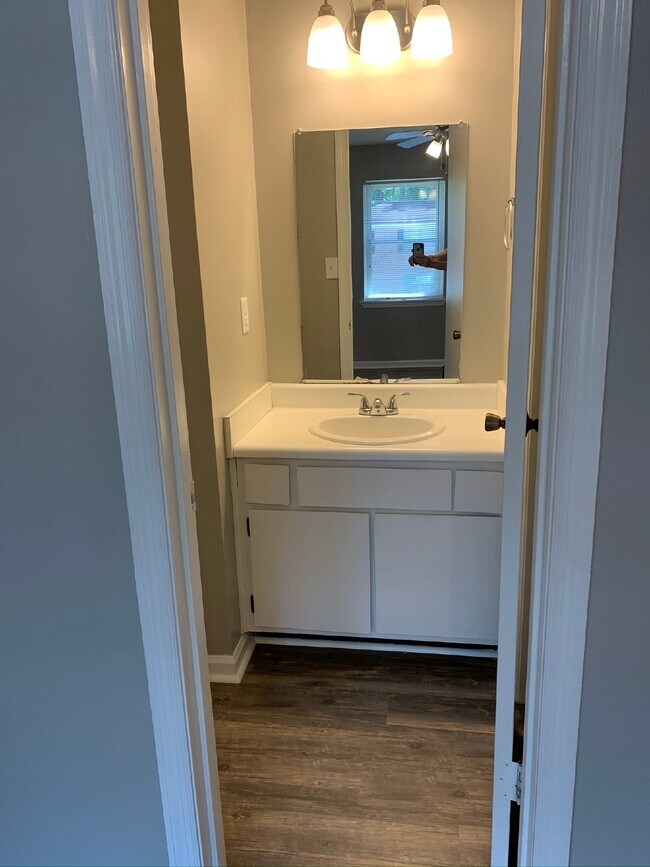 Building Photo - Townhome For Rent