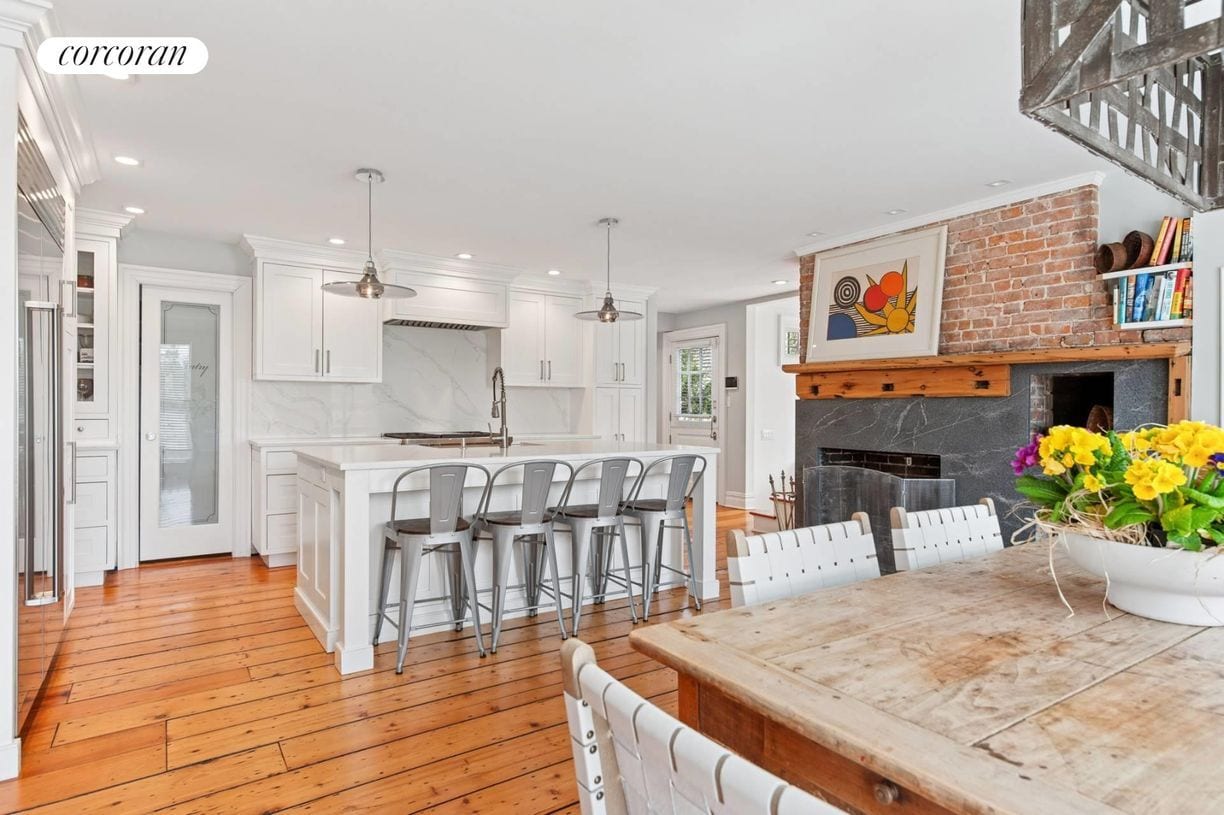 Building Photo - 311 Main St