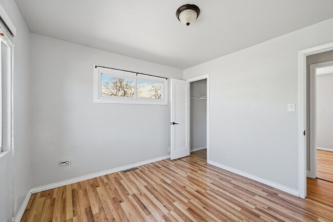 Building Photo - $2,245.95 -  2 bed, 1 bath located in Denver with a big backyard and In Unit Laundry!